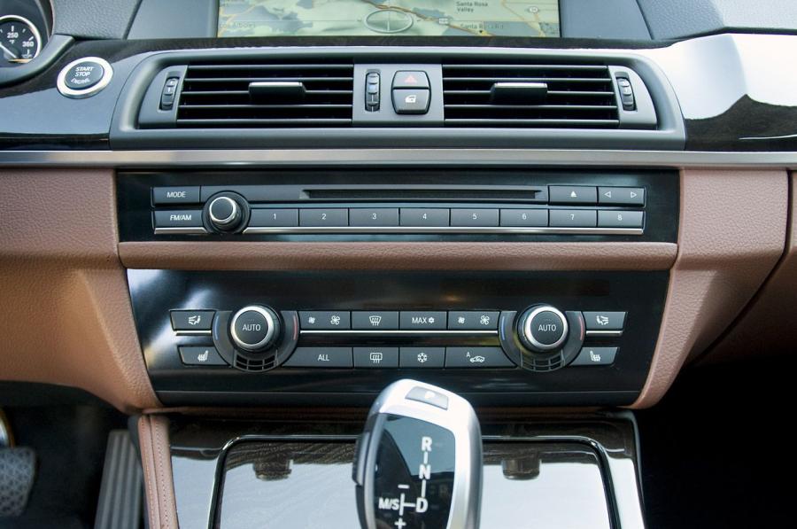  BMW 550i 2011 года  (фото 21 из 51)